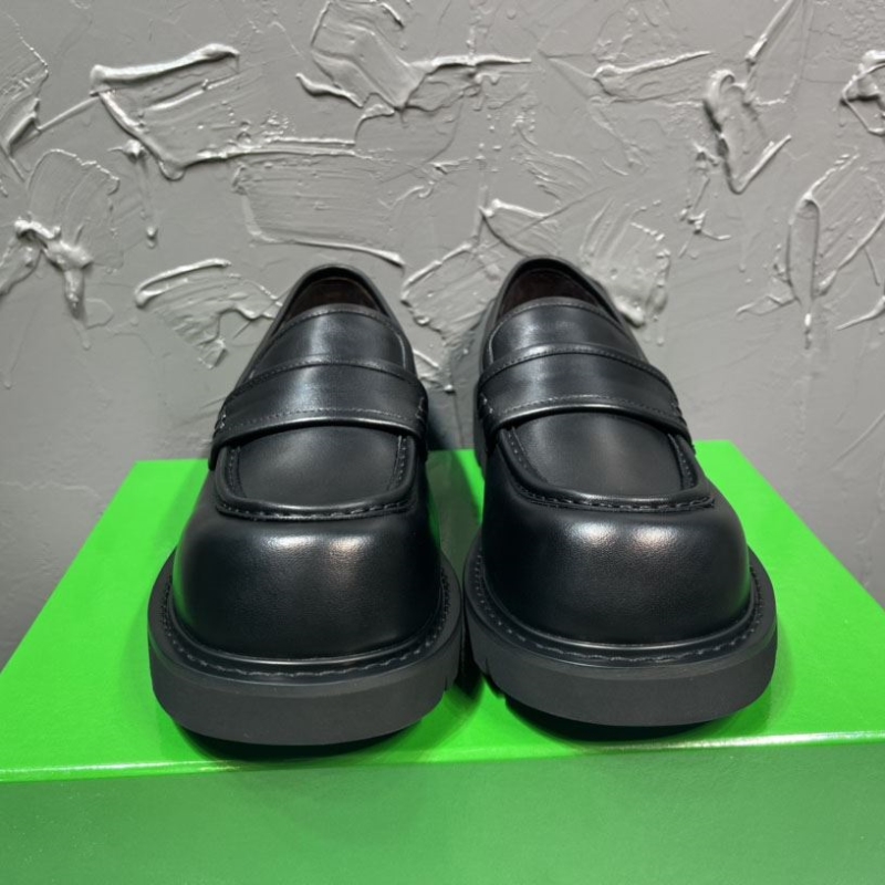 bo*te*ga Ve*ne*ta leather shoes